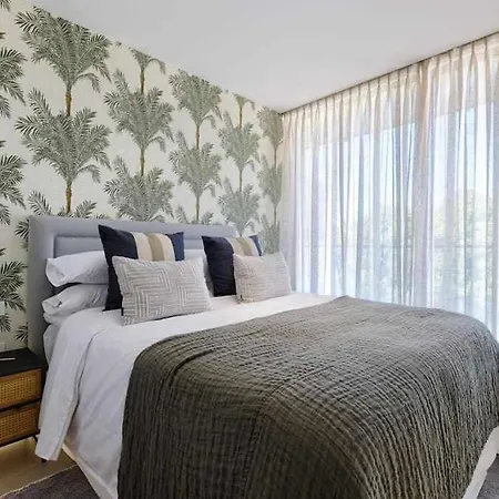 Theedgebythesea Palm Tree Apartment